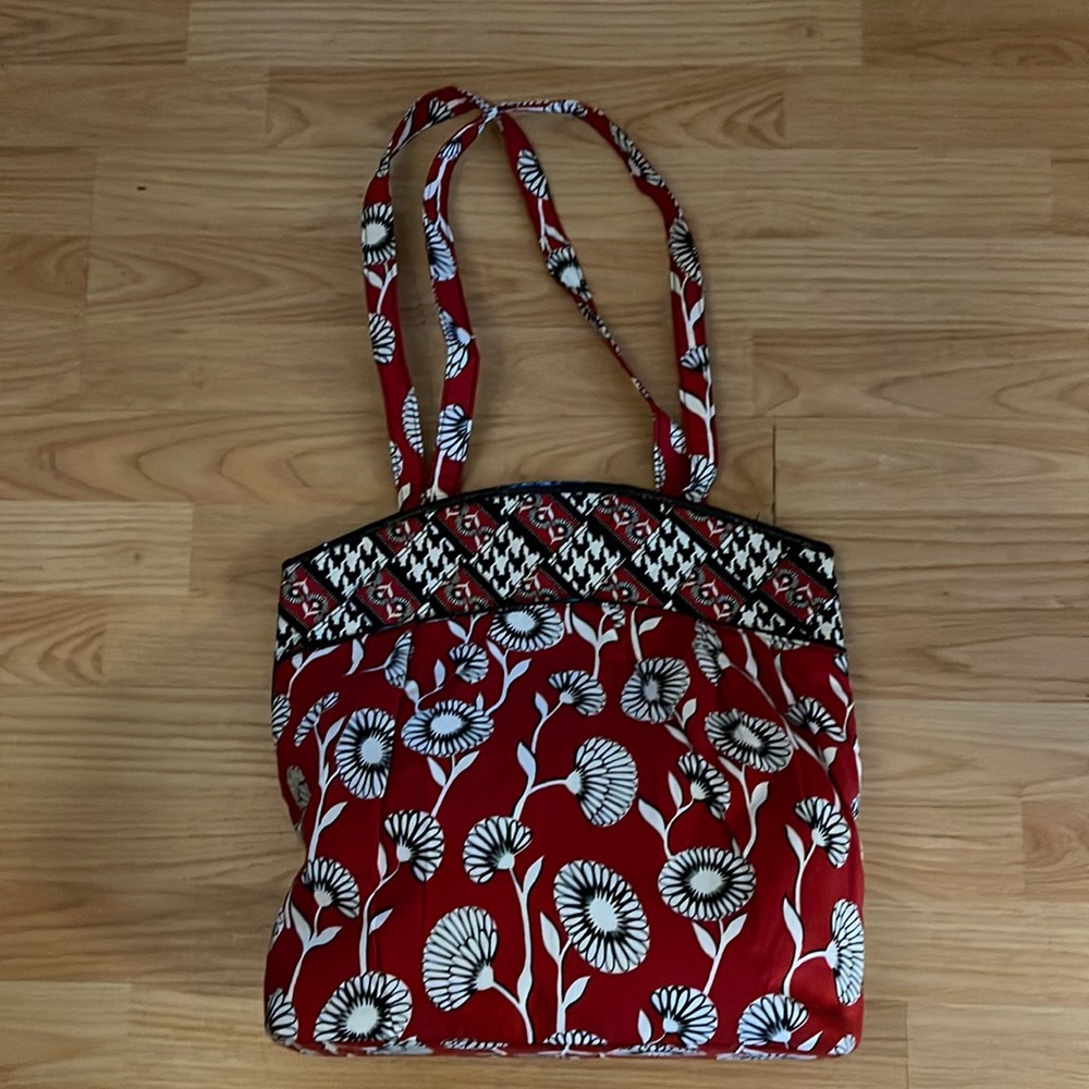 Vera Bradley tote,red w/black and white floral,15”wX14.5”hX6”d w/12”strap drop